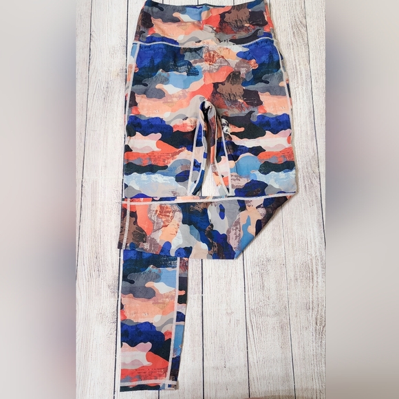 Fabletics Anywhere High Waist Leggings 7/8 Water Color Blue Orange Key Pocket M - Picture 1 of 7